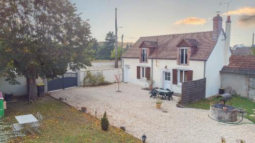 Lailly-en-Val House | Discover Gite L'Opale: Guest Rated 9/10 with Family-Friendly Amenities