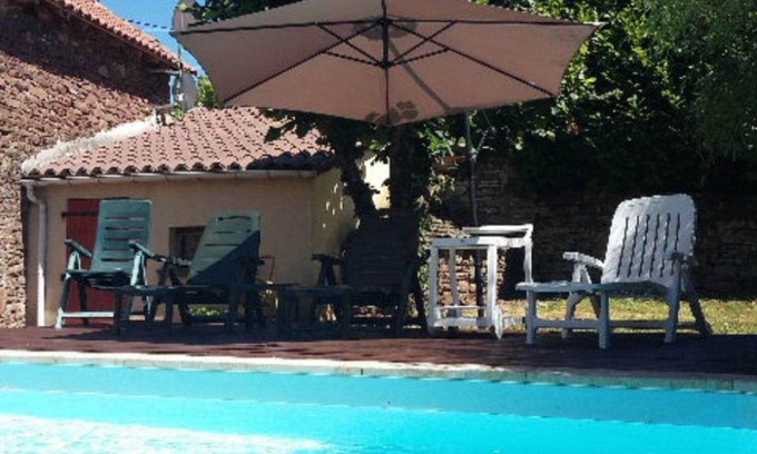 Martrin Cottage | Gite l'Oustal: Family-Friendly Retreat in Saint-Juéry