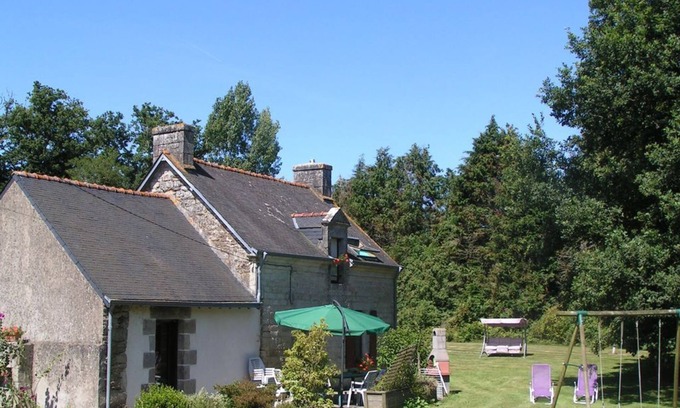 Baud House | Discover Gite - La DEPENDANCE: Relax by the Pool