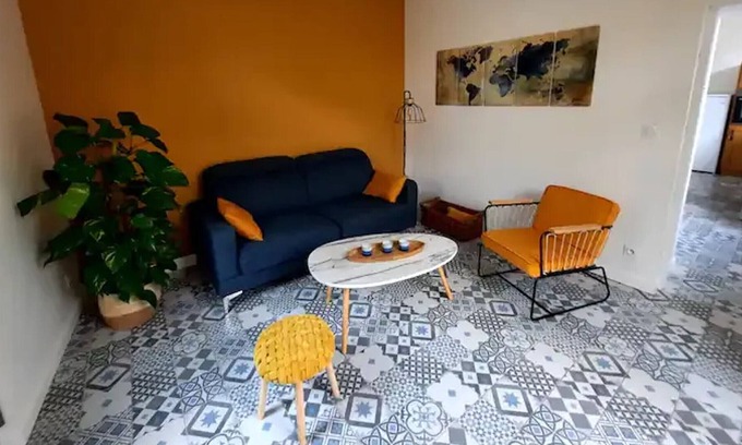 La Fleche Cottage | Relaxing Retreat at Gite La Flèche with Pool & Spa
