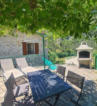 Saint-Chely-du-Tarn House | Cozy Gite la Maison de Jules: Pet-Friendly Retreat
