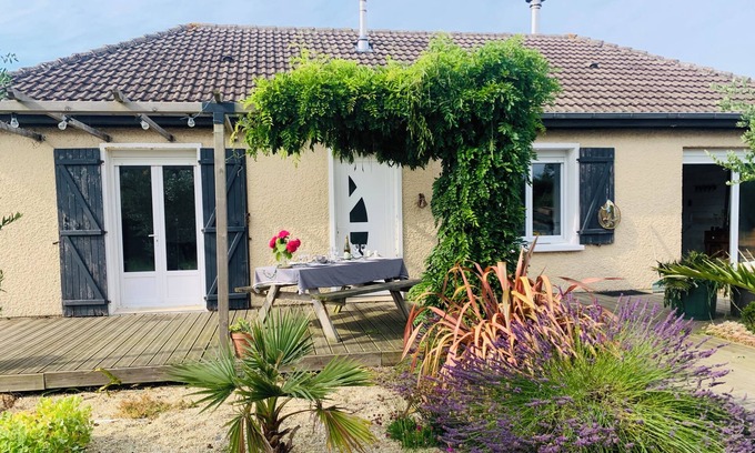 Le Planet House | Gîte la maison du pêcheur located in the heart of the D-Day landing beaches