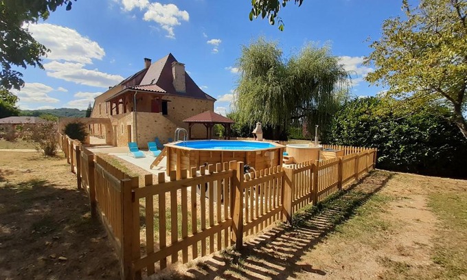 Siorac-en-Perigord Apartment | Family-Friendly Gite La Périgourdine with Pool & Hot Tub
