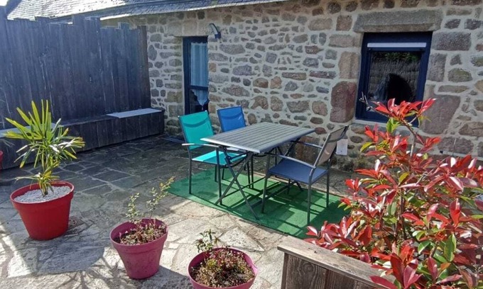 Locmariaquer Cottage | Gîte La Rando: Serenity with Ocean Views and Pet-Friendly Stay