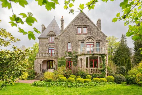 Langoelan House | Discover Gite La Renardière: Family-Friendly with Pool