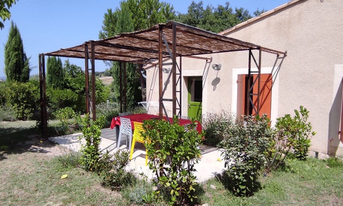 Entrechaux Apartment | Gîte Lavande: Your Oasis Amidst Vineyards and Olive Groves