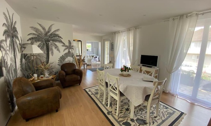 Brive-la-Gaillarde House | Oceanfront Gite-le-7: Guest Rated 9.8 for Families