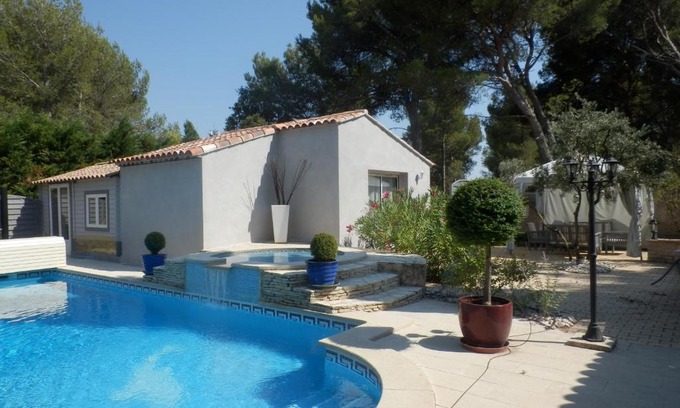 Lambesc House | Relax at Gite Le City en Provence: Pool, Spa & Family Friendly