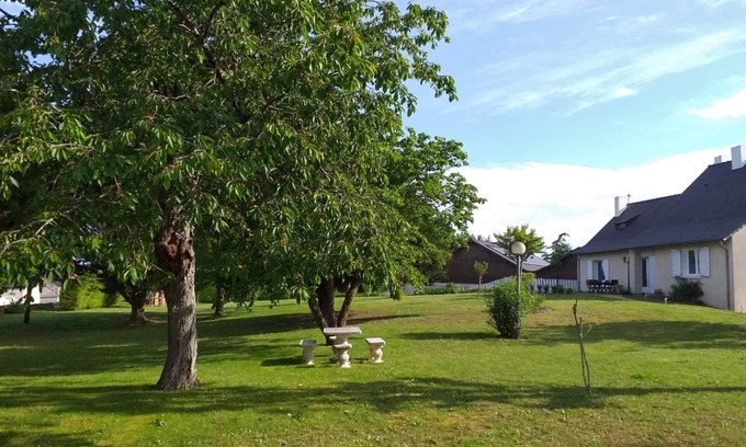 Breze House | Discover Gite le Clos Ferré: Pool, Tennis & Ocean Views