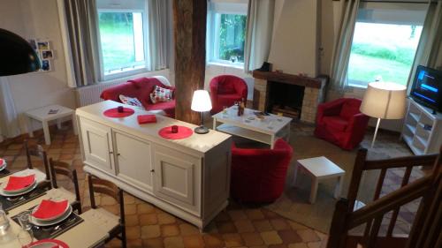 Le Liege House | Family-Friendly Gite le Courbat with Kitchen Amenities