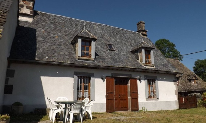 Le Fau Cottage | Family-Friendly Gite Le Fau with Kitchen & 3 Bedrooms