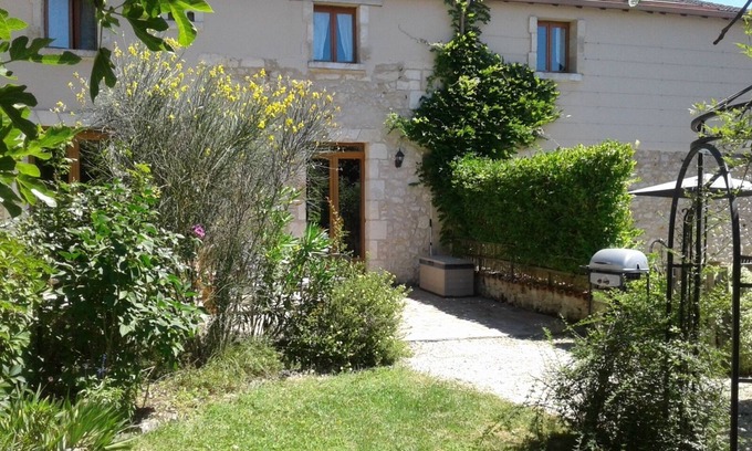 Ginestet Condo | Cozy Gîte le Charpentier Near Bergerac with Kitchen