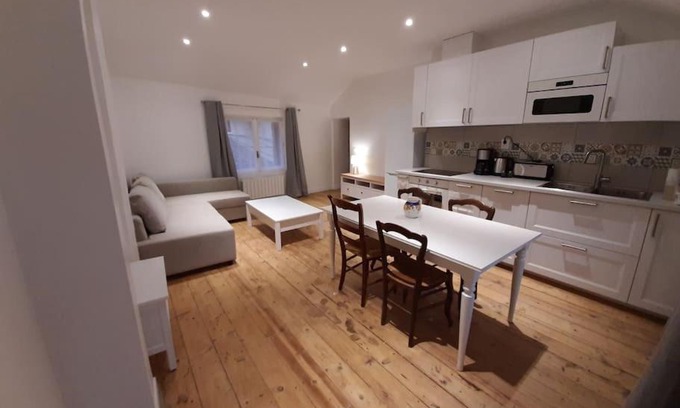 Albigny-sur-Saone Apartment | Discover Gite le haut des maraichers: Pet & Child Friendly Stay