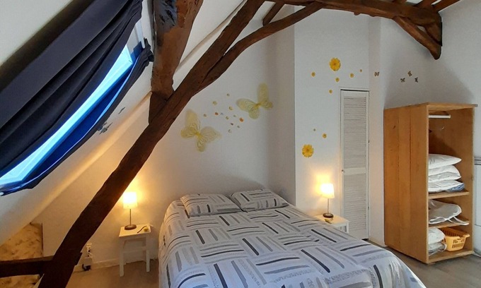 Fajoles Apartment | Gite Le Lys: Inviting Getaway with Pool and Spa Amenities