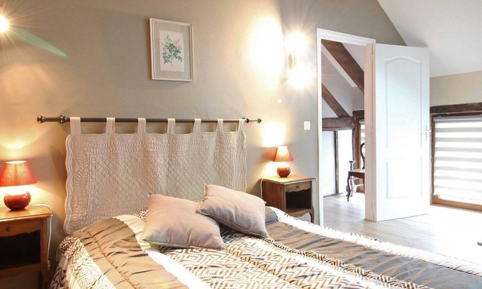 Le Menil-de-Briouze Cottage | Cozy Gite Le Ménil-de-Briouze: Family-Friendly Retreat