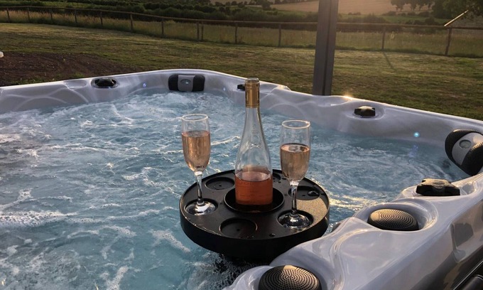 Le Menil-Vicomte Cottage | Relaxing Stay at Gite Le Ménil-Vicomte with Spa & Hot Tub