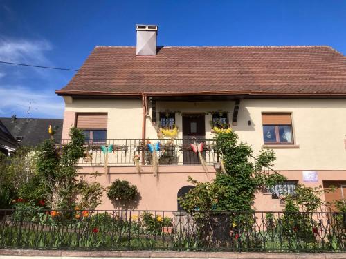 Riquewihr House | Experience Gite Le Mandlé: Oceanfront Bliss with Spa & Beach
