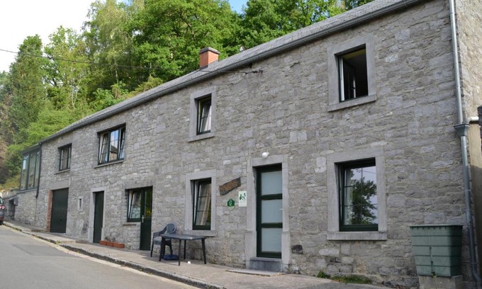 Anhee House | Cozy Gite Le Montis: Pet-Friendly Retreat for Families