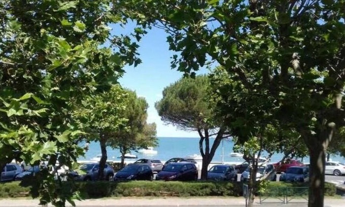 La Flotte Apartment | Gite LE Phare: Ocean View Near La Flotte & Medieval Market