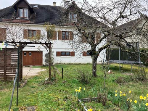 Chailles Apartment | Discover Gite Le Plessis: Affordable Comfort Awaits