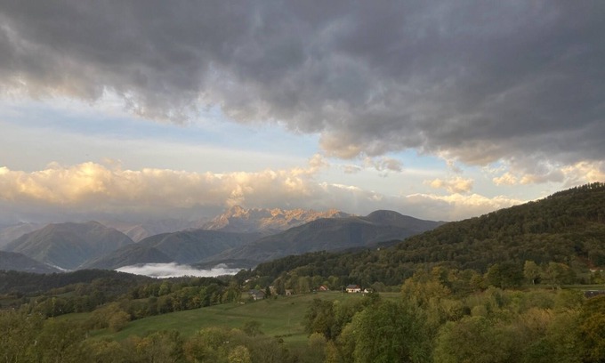 Soulan House | Cozy Gite "Le Raoulet": Pet-Friendly Retreat with Hot Tub