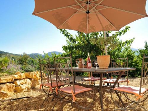 Merindol-les-Oliviers House | Discover Gite Les Aiguillans: Oceanfront Escape with Pool