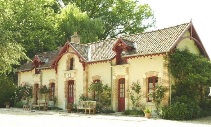 Crouy-sur-Cosson Ski Chalet | Discover Gite - Les Bambous: Guest Rated 9.6 with Pool & Spa