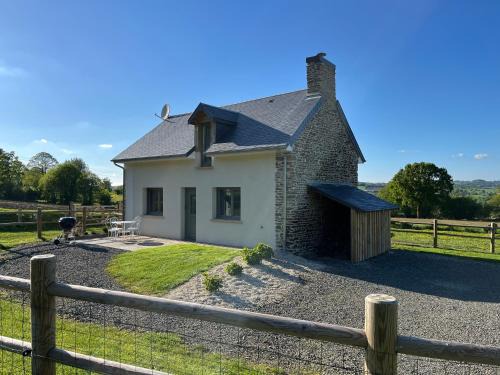 La Gohanniere House | Gite les bois d'Orceil: Family-Friendly 4-Star Retreat