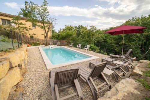Vesseaux Villa | Gite Les Bouches Rouges: Pet-Friendly Retreat with Pool