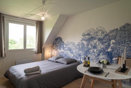 Saint-Josse Apartment | Relaxing Gite "LES CHARMES" with Queen Bed & Pond View