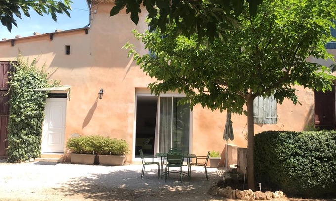Gemenos Apartment | GITE LES CIGALES: 10/10 Stay Near Beaches & Scenic Walks