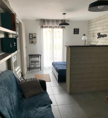 Etrez Apartment | Inviting Gite les Combes Terrasse with Pool - Rated 9.4/10