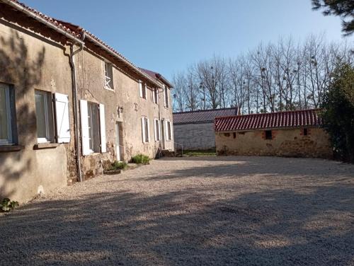 Montravers House | Family-Friendly Gite Les Hamac's - Guest Rated 9.5/10