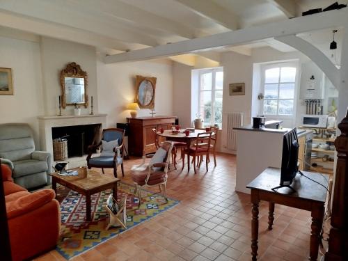 Saint-Jean-le-Thomas House | Gite Les Hirondelles en Baie du Mont St Michel