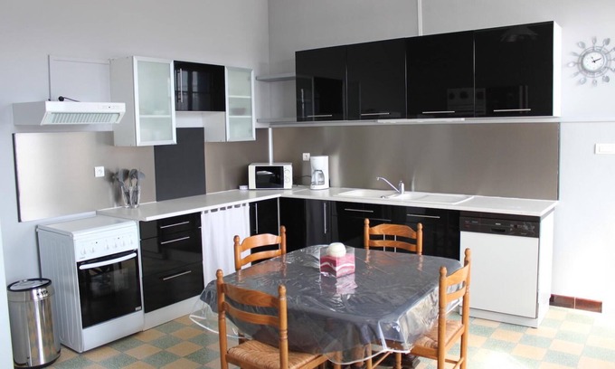 Carpentras Apartment | Relax at Gite Les Lavandes - Rated 9/10 with Spa Access
