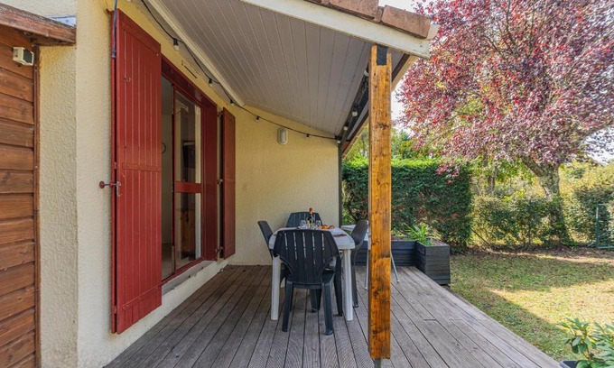 Hourtin Port House | Cozy Gite les Moussaillons with Oceanfront Views