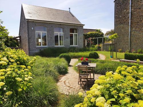 Houyet House | Pet-Friendly Gite Li School: 4-Star Getaway with Breakfast