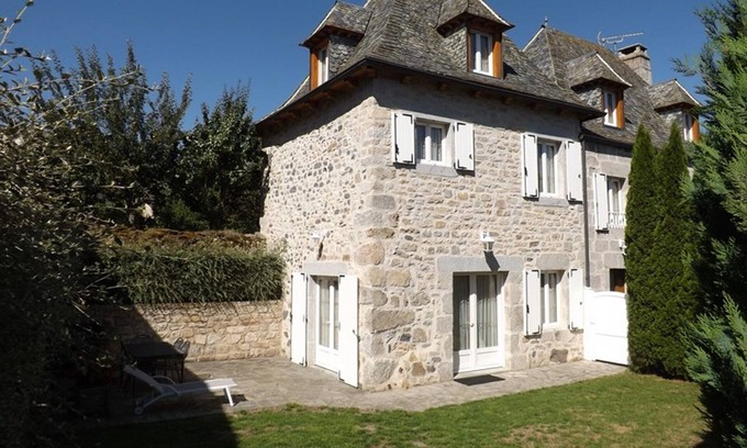Lieutades Cottage | Gite Lieutadès: Ideal 2-Bedroom Retreat for Families