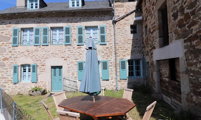 Lorcieres Cottage | Comfortable Gite Lorcières: Family-Friendly Getaway