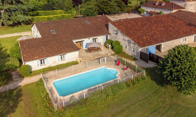 Trentels House | Gîte Lou Prat: Ideal Retreat with Private Pool & Ocean View