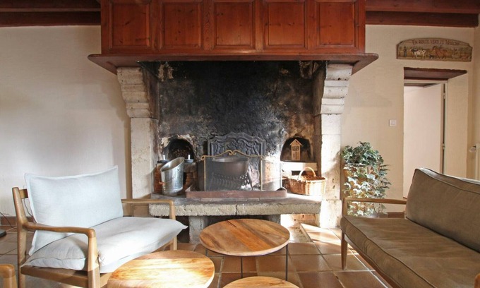 Marchesieux Cottage | Gite Marchésieux: Perfect Retreat for Families and Pets