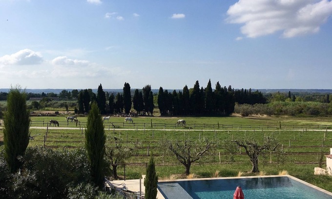Maussane-les-Alpilles Cottage | Gîte Mas de Cayol: Poolside Retreat in the Alpilles
