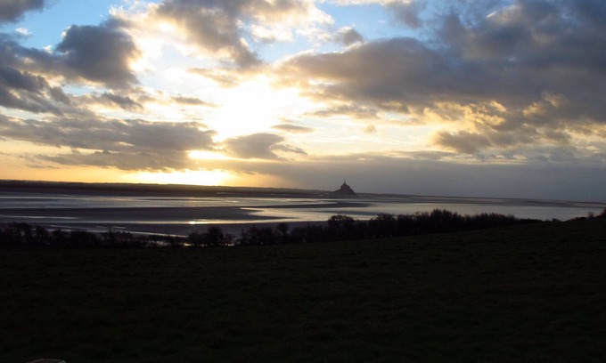 Genets House | Gîte Mell: Relax by the Garden Near Mont St Michel