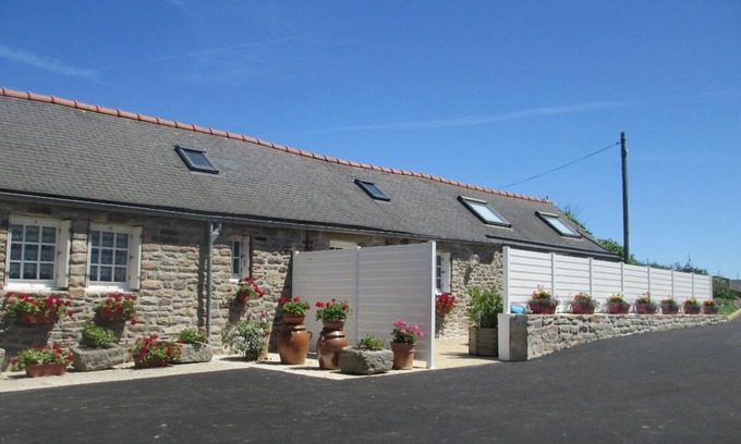 Landunvez House | Seaside Getaway: Gite Menhir with Ocean Views & Spa