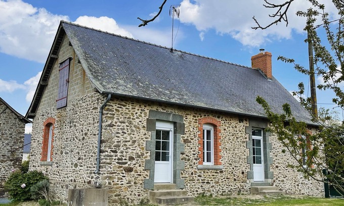 Astille House | Idyllic Gite Meublé en Campagne with Spa & Breakfast