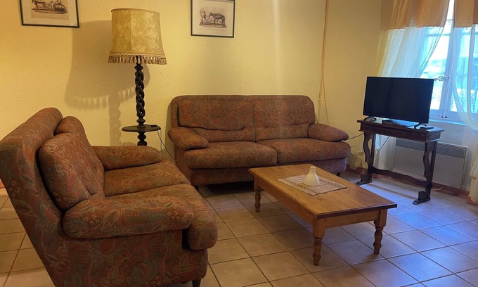 Moux Apartment | Pet-Friendly Retreat at Gite "Montagne d'ALARIC" for Families