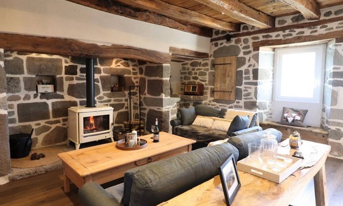 Moussages Cottage | Cozy Gite Moussages: Family-Friendly with Private Pool