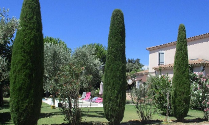 Sorgues Apartment | Cozy Gite near Avignon with Private Pool and Spa Amenities