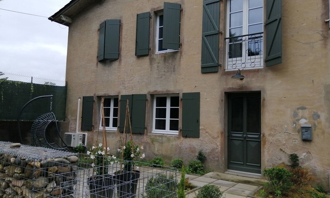 Labatut Apartment | Gite Neuf: Cozy Retreat with Pool & Lake View