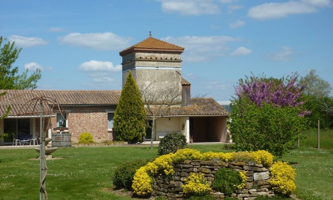 Castelferrus Cottage | Tranquil Gite Surrounded by Nature with Oceanfront Views